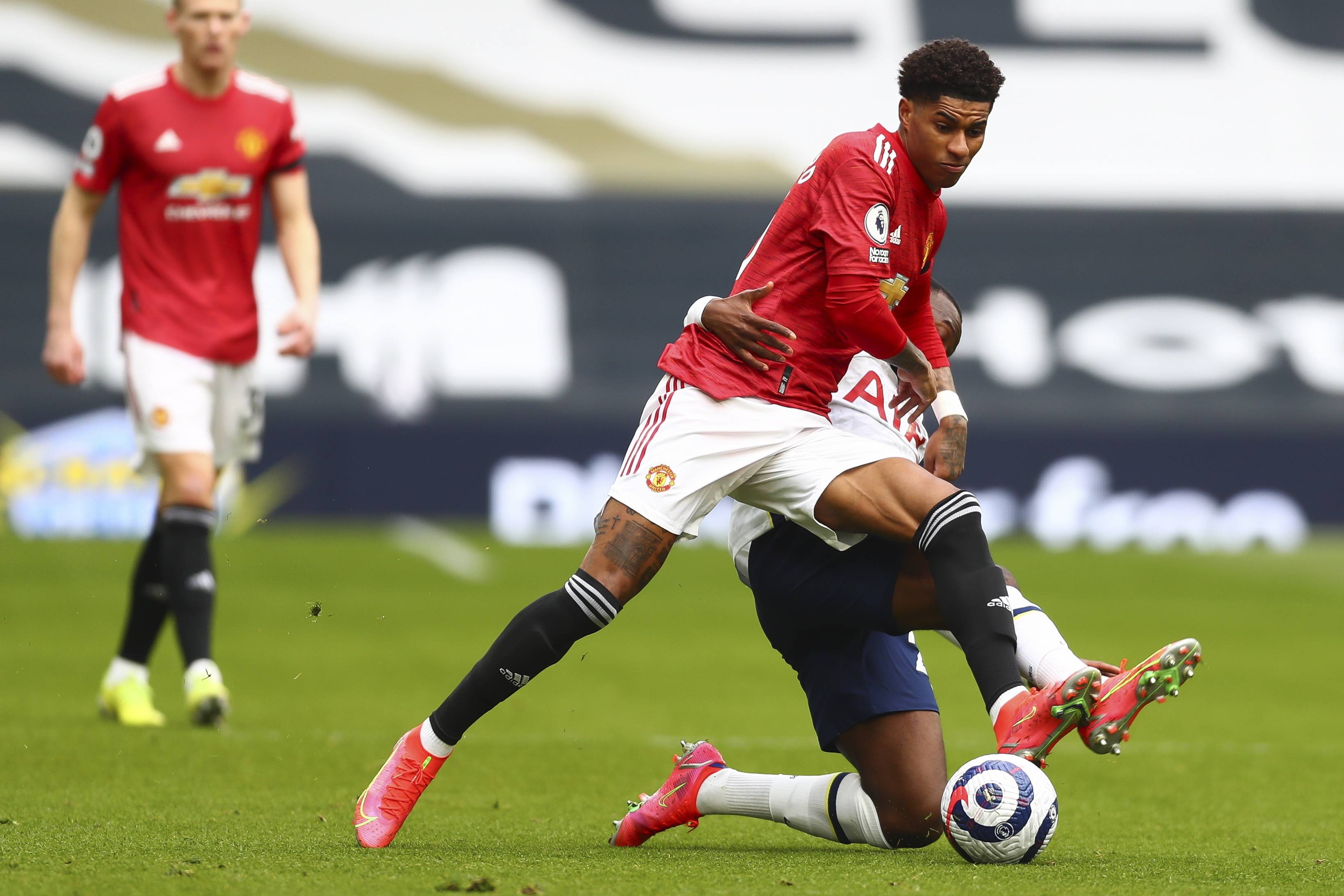 赛增添了更 赛增添了更