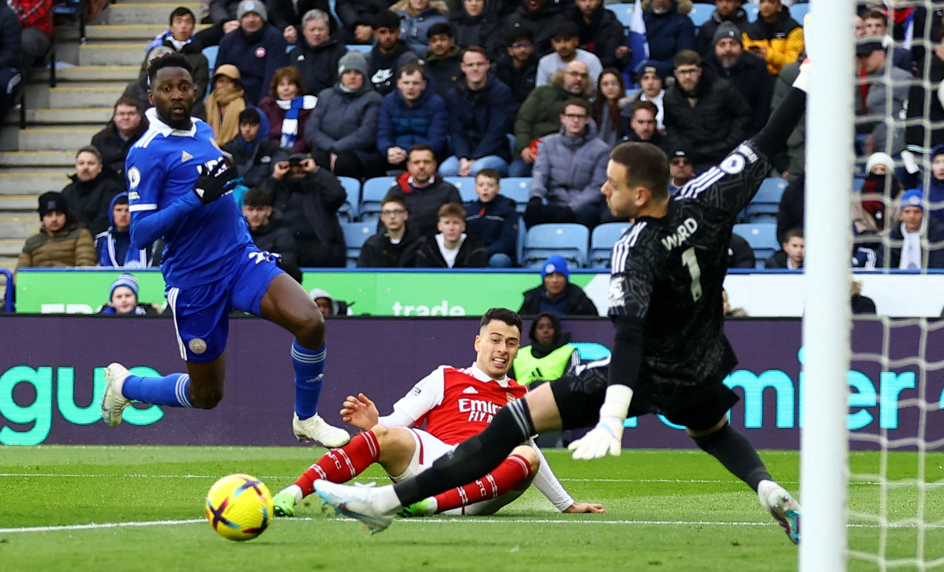 色表现与他 色表现与他